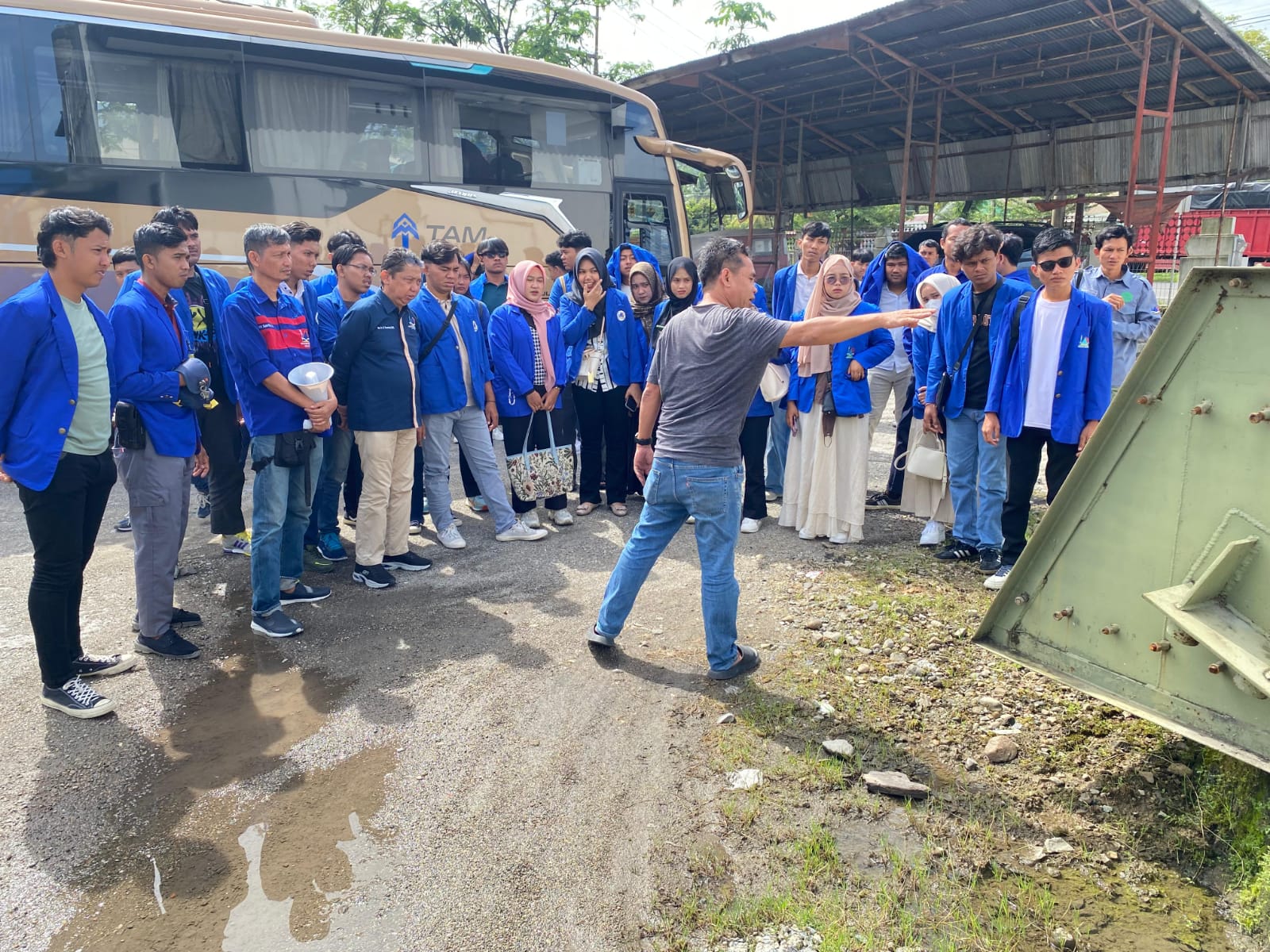 Mahasiswa Teknik Industri STT Dumai Perkuat Kompetensi melalui Kunjungan ke PT. Aneka Mitra Indoguna (AMI) - Padang