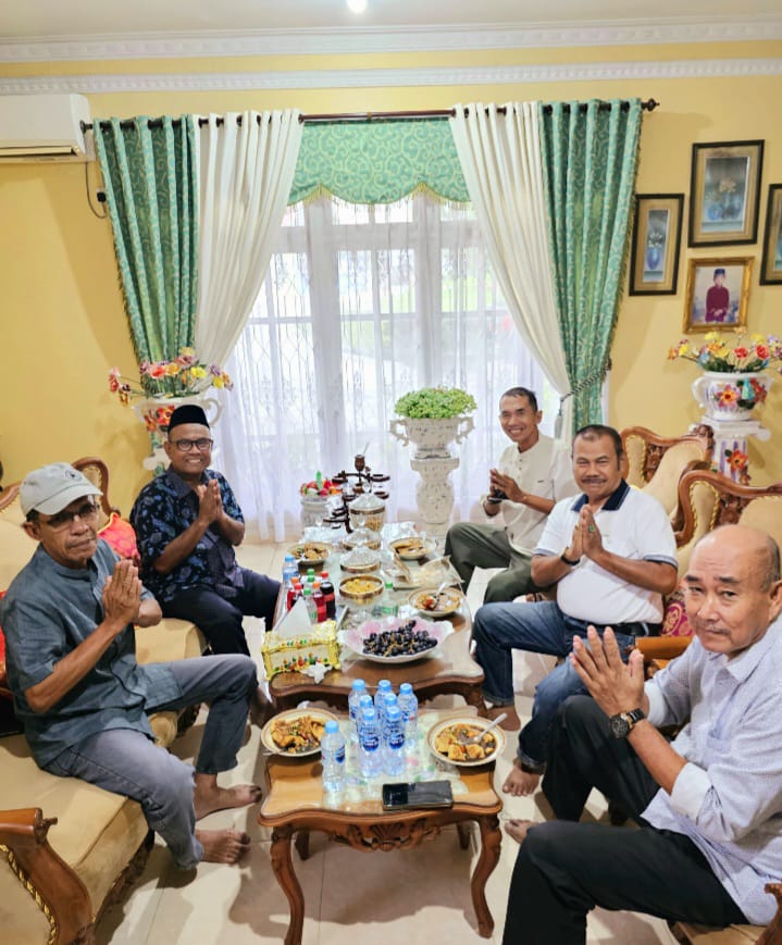 Sekretaris dan pengurus IKA FIA merajut silaturahmi dihari ke 5 idul Fitri 1446 H/2025 M