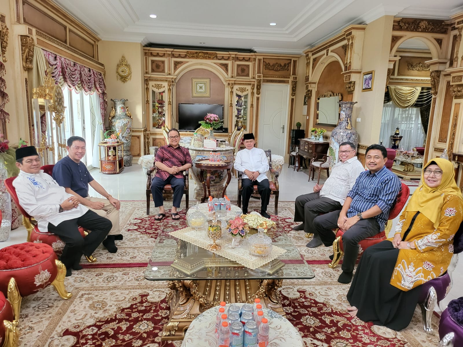 Pengurus IKKS Kota Pekanbaru bersilaturahmi di kediaman Bapak H.Rusli Zainal