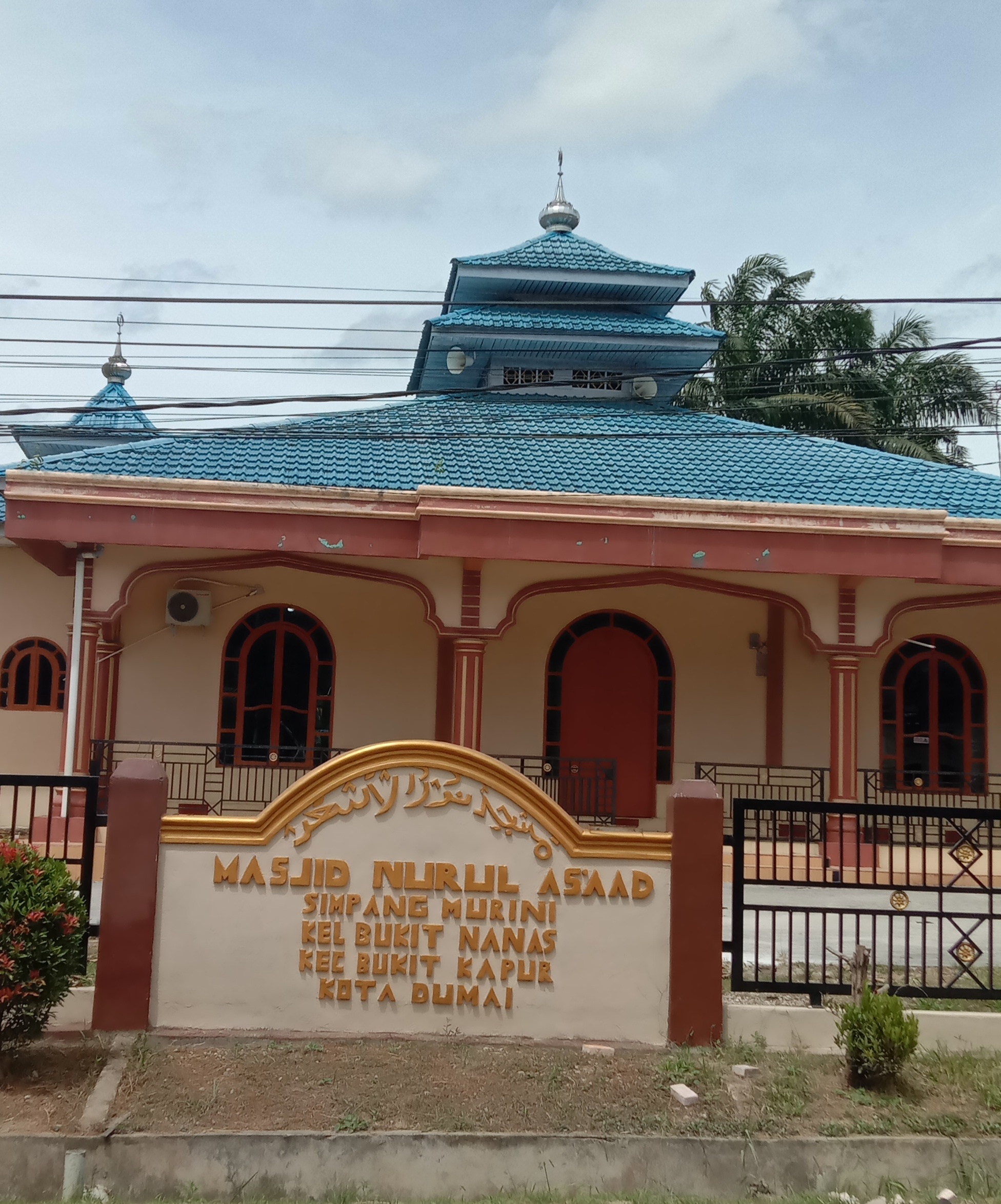 GOTONG ROYONG DI MASJID NURUL ASAAD RT 12 SIMPANG MURINI : WUJUD NYATA KEBERSAMAAN JAMAAH DAN PENGURUS