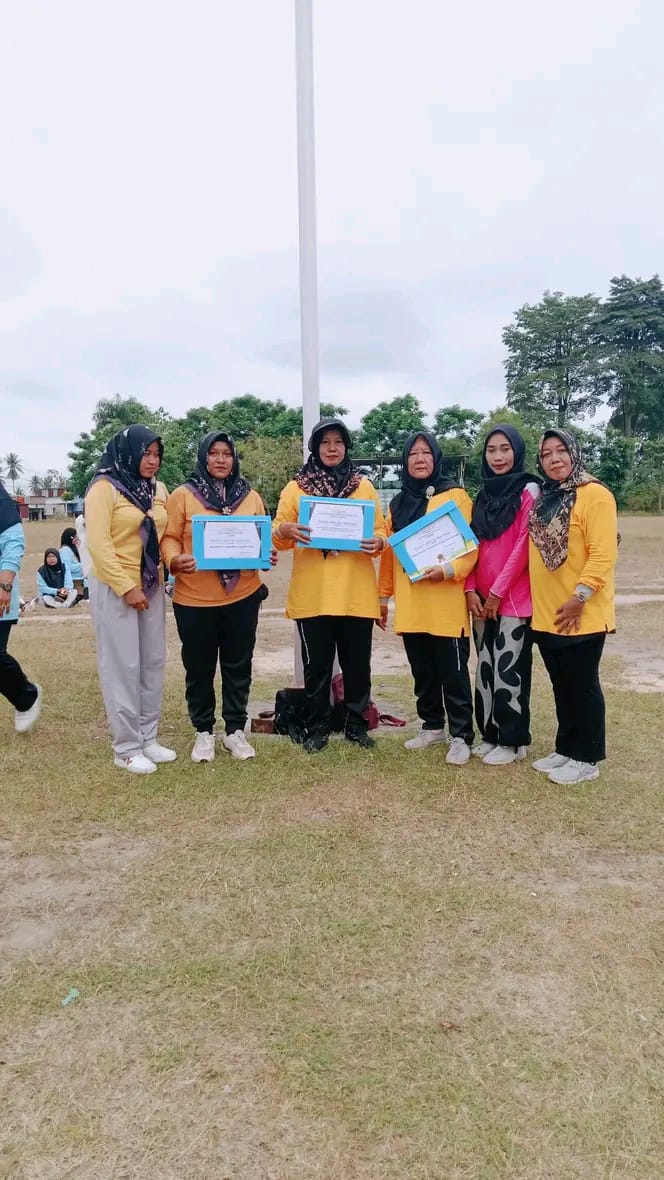 POSYANDU DAHLIA BUKIT NENAS RAIH 3 PENGHARGAAN DI HARI KESEHATAN NASIONAL 2025