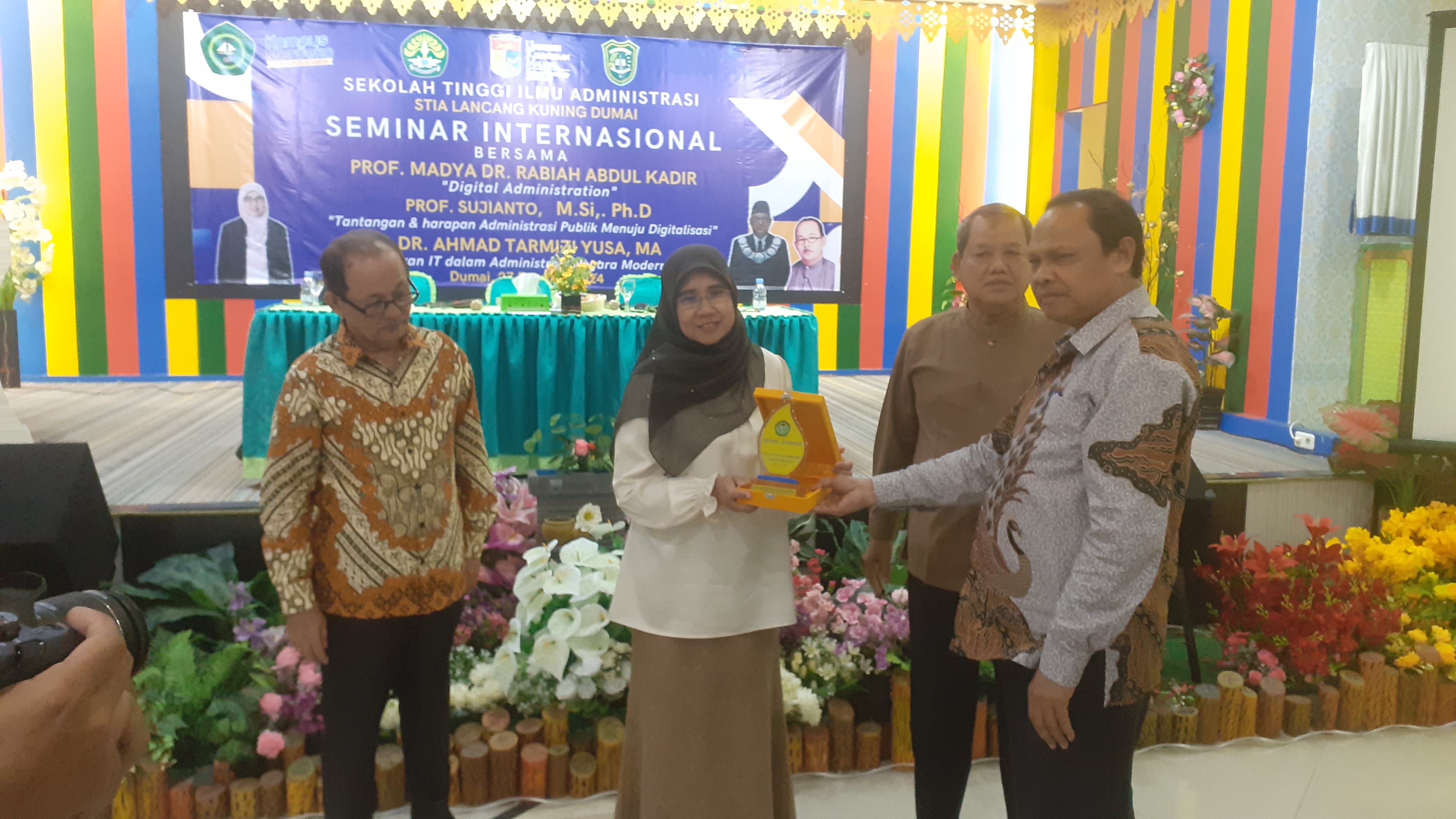 Seminar Internasional "Tantangan & Harapan Administrasi Publik Menuju Digitalisasi" - STIA Lancang Kuning Dumai